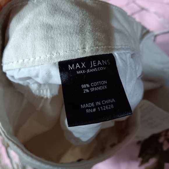Max jeans size 14 shorts white in color - Picture 4 of 6